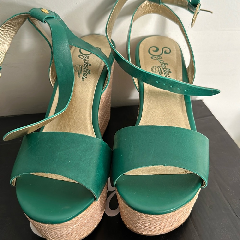 Seychelle kelly green woven bottom never worn supercute